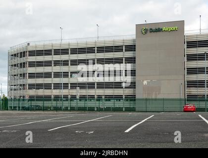 Aéroport de Dublin T2 parking de surface vide à court terme à partir de juin 2021. Dublin, Irlande Banque D'Images