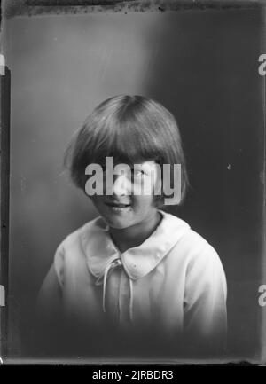 Portrait d'une fille, vers 1920, Wellington, par Berry & Co Banque D'Images