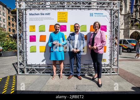 Munich, Bavière, Allemagne. 23rd août 2022. Sous la devise de ''Na sicher'', le ministre bavarois de la Santé Klaus Holetschek a lancé la nouvelle campagne de communication coronavirus/Covid-19. Dans le cadre de cette campagne, le ministère fournit de l'information pour l'automne et l'hiver à venir et sur les vaccins de rappel contre le coronavirus. Aux côtés du ministre Holetschek, il y avait Beatrix Zurek, du département de santé de la ville de Munich, ainsi que le célèbre professeur de virologue Ulrike Protzer, de l'université tu Muenchen. (Image de crédit: © Sachelle Babbar/ZUMA Press Wire) Banque D'Images