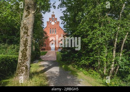 Allemagne, Schleswig-Holstein, Pellworm, sentier menant à la Nouvelle Église de Sainte-Croix Banque D'Images