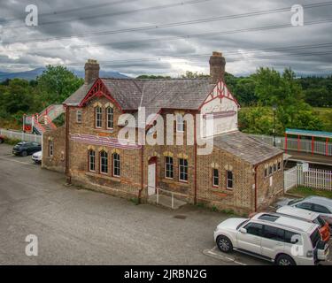 Llanfair, Anglesey - 22nd août 2022 : la célèbre gare de Llanfairpwllgwyngyll Banque D'Images