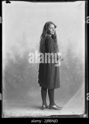 Portrait d'une fille, vers 1920, Wellington, par Berry & Co Banque D'Images