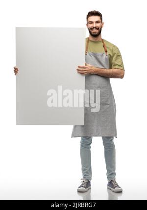 bon barman dans un tablier tenant un tableau blanc vide Banque D'Images