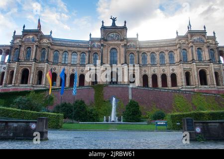 Maximilianeum, un bâtiment palatial de Munich, a été construit comme maison pour la fondation des étudiants doués, mais depuis 1949 a hébergé le Parlement d'État bavarois Banque D'Images