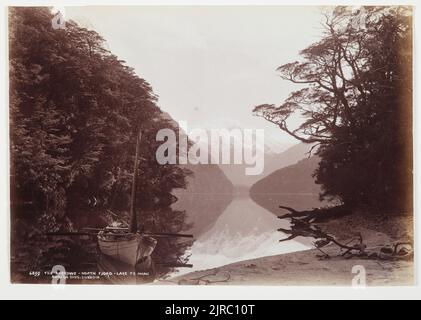 The Narrows, North Fjord, Lake te Anau, vers 1889, Dunedin, Par Burton Brothers, Alfred Burton. Banque D'Images