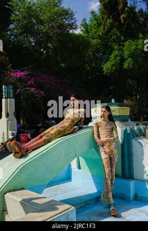 Tournage de la mode à la fontaine de la sculpture des cruches, Parque Mexico, quartier Hipodromo, dans la région de Cuauhtemoc, Ciudad de Mexico, CDMX Banque D'Images