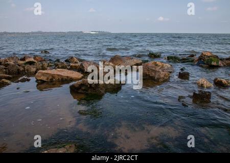 Le lac Victoria est le plus grand lac d'Afrique par région, le plus grand lac tropical au monde et le deuxième plus grand lac d'eau douce par surface au monde. Banque D'Images