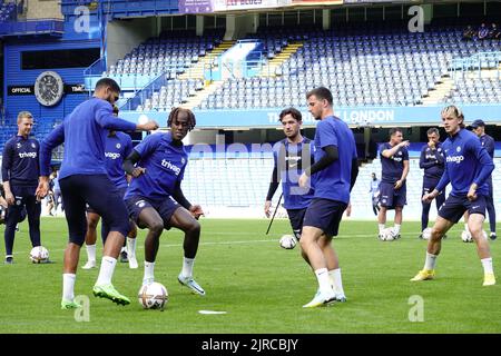 Fulham, Londres, Royaume-Uni. 23rd août 2022. Les premiers joueurs de l'équipe du club de football de Chelsea s'entraînent sur leur terrain d'origine, Stamford Bridge, devant les fans lors d'une séance d'entraînement « Open Day Training ». Crédit : Motofoto/Alay Live News Banque D'Images