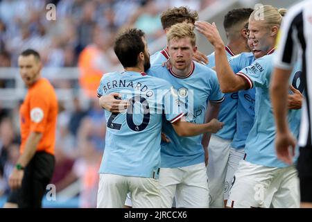 LES ACTEURS DE LA VILLE CÉLÈBRENT APRÈS QUE BERNARDO SILVA LE FAIT 3-3, MANCHESTER CITY FC, 2022 Banque D'Images