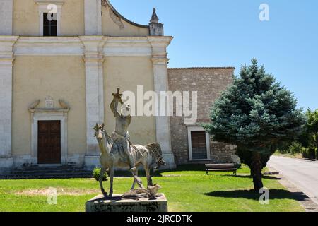 statue de san demetrio dans le village de san demetrio à vestini abruzzo Banque D'Images