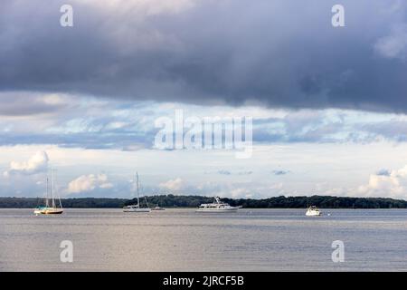 Bateaux à l'ancre dans Sag Harbor Bay Banque D'Images