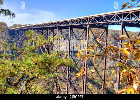 Détail de l'arche d'acier New River gorge Bridge près du centre d'accueil Canyon Rim situé dans le parc national et réserve de New River gorge, Virginie occidentale. Banque D'Images