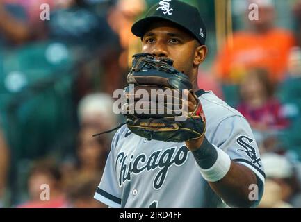 Baltimore, États-Unis. 23rd août 2022. BALTIMORE, MD - AOÛT 23 : le shortstop de Chicago White Sox Elvis Andro (1) atteint pour le ballon pendant un match de MLB entre les Orioles de Baltimore et le Sox de Chicago White, sur 23 août 2022, à Orioles Park à Camden yards, à Baltimore, Maryland. (Photo de Tony Quinn/SipaUSA) crédit: SIPA USA/Alay Live News Banque D'Images