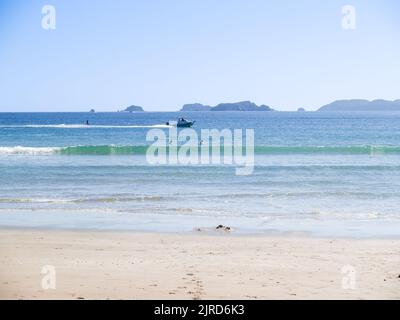 Image de fond de la plage d'Opito Bay en été., Coromandel, Nouvelle-Zélande. Banque D'Images