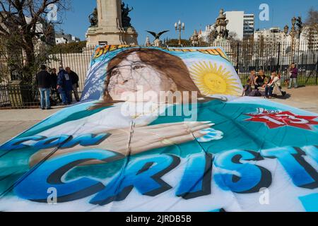 Buenos Aires, Argentine. 23rd août 2022. Manifestation soutenant la vice-présidente Cristina Kirchner au Congrès national après que le procureur Diego Luciani ait demandé 12 ans de prison et une disqualification à vie de tenir des fonctions publiques. (Credit image: © Esteban Osorio/Pacific Press via ZUMA Press Wire) Banque D'Images