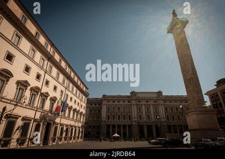 Rome, Italie. 23rd août 2022. Vue sur les palais institutionnels, le siège du Palazzo Chigi du gouvernement italien et le siège du Palazzo Montecitorio de la Chambre des députés à Rome. (Credit image: © Andrea Ronchini/Pacific Press via ZUMA Press Wire) Banque D'Images