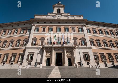 Rome, Italie. 23rd août 2022. Vue sur les palais institutionnels, le siège du Palazzo Chigi du gouvernement italien et le siège du Palazzo Montecitorio de la Chambre des députés à Rome. (Credit image: © Andrea Ronchini/Pacific Press via ZUMA Press Wire) Banque D'Images