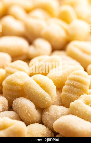 Gnocchi de pomme de terre non cuit. Cuisine italienne savoureuse. Banque D'Images