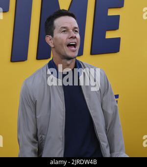 Los Angeles, États-Unis. 24th août 2022. L'acteur Mark Wahlberg assiste lundi à la première de la comédie cinématographique « Me Time » au Regency Village Theatre, dans la section Westwood de Los Angeles 23 août 2022. Scénario : suit un père qui trouve du temps pour lui-même pour la première fois depuis des années alors que sa femme et ses enfants sont loin. Il se reconnecte à un ami pour un week-end sauvage. Photo de Jim Ruymen/UPI crédit: UPI/Alay Live News Banque D'Images