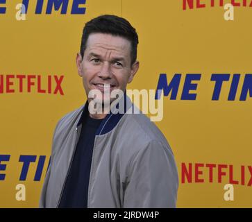 Los Angeles, États-Unis. 24th août 2022. L'acteur Mark Wahlberg assiste lundi à la première de la comédie cinématographique « Me Time » au Regency Village Theatre, dans la section Westwood de Los Angeles 23 août 2022. Scénario : suit un père qui trouve du temps pour lui-même pour la première fois depuis des années alors que sa femme et ses enfants sont loin. Il se reconnecte à un ami pour un week-end sauvage. Photo de Jim Ruymen/UPI crédit: UPI/Alay Live News Banque D'Images