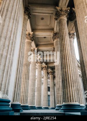 Vieilles colonnes de la cathédrale de Kazan à Saint-Pétersbourg. Banque D'Images