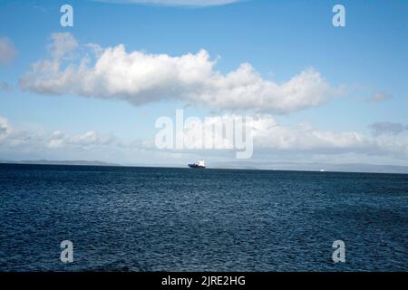 Cargo amarré à Brodick Bay l'île d'Arran North Ayrshire Ecosse Banque D'Images