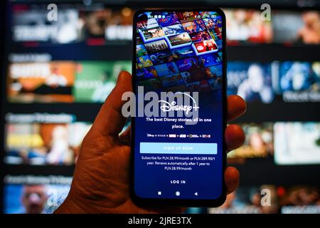 L'application Disney plus est visible sur un téléphone mobile dans cette illustration photo à Varsovie, en Pologne, le 29 juin 2022. Banque D'Images