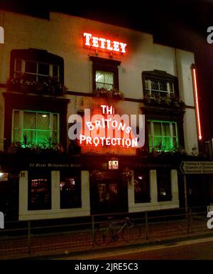 LE PUB BRITONS PROTECTION. Pub historique (classé 11 e année) où les victimes du massacre de Peterloo ont été traitées à 16 août 1819. Le pub propose plus de 500 whiskies dans sa collection. MANCHESTER. PHOTO : GARY ROBERTS Banque D'Images