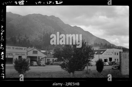 Mont te Aroha depuis la gare, 14 décembre 1950, par Leslie Adkin. Banque D'Images