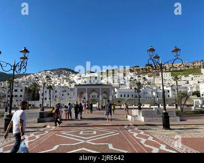 Tétouan,Maroc - 16 août 2022, ancien bâtiment traditionnel blanc dans le centre de Tétouan au Maroc Banque D'Images