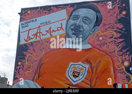 Jimmy Armfield (James Christopher Armfield) peint la peinture murale à Bloomfield Road, Blackpool, Lancs, Angleterre, Royaume-Uni, FY1 6JJ Banque D'Images
