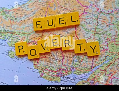 Carte du pays de Galles, avec des mots Fuel Poverty. Plus de la moitié des ménages britanniques à travers la Grande-Bretagne choisiront de manger ou de chauffer Banque D'Images