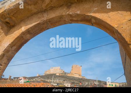 Arche et château. Torregalindo, province de Burgos, Castilla Leon, Espagne. Banque D'Images