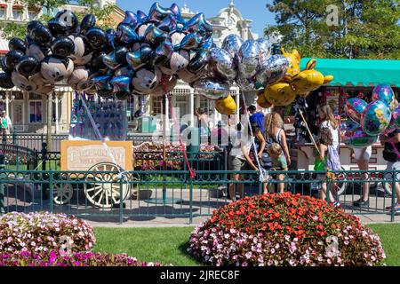 Belle photo à Disneyland Paris et les ballons font les boutiques Banque D'Images