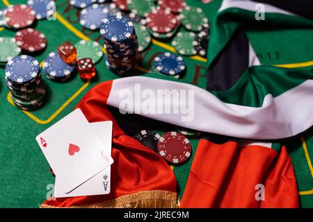 jetons de poker, drapeau emirates sur table de blackjack Banque D'Images