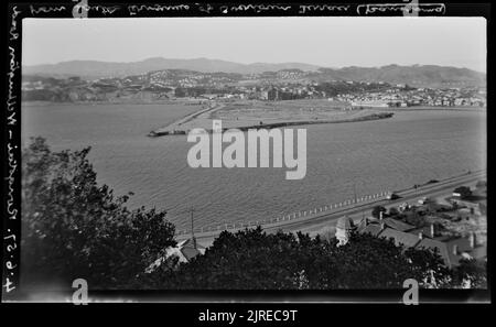 Panorama : Rongotai Wellington Road Reclaimation... , 04 juin 1957, par Leslie Adkin. Banque D'Images