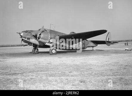 Lockheed Ventura Mk I de l'escadron no 21 RAF à Metwold, Norfolk, le 27 février 1943. Ventura Mark I, AE660 ?YH-Y?, de la RAF n° 21 escadron, sur le terrain à Metwold, Norfolk, portant les marquages spéciaux appliqués à ?Eastland? Avion pendant l'exercice SPARTAN. Banque D'Images