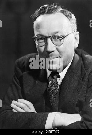 Le radar et de guerre électronique 1939-1945 personnalités : Head and shoulders portrait de Sir Robert Alexander Watson-Watt CB LLD, conseiller scientifique sur le ministère de l'air à Tele-Communications. En 1936, il a prouvé qu'un aéronef peut être détecté par l'écho qu'il a été adopté par le biais d'ondes radio. Banque D'Images