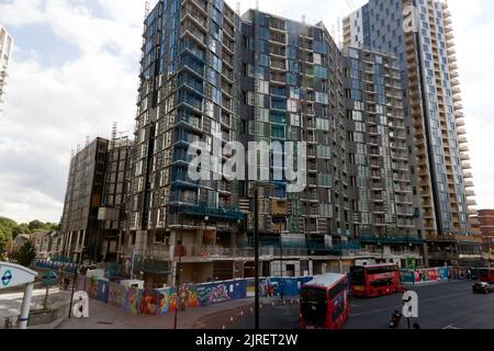 La phase II du projet de la porte de Lewisham étant construite sur ce qui était autrefois le rond-point de Lewisham et son espace vert public environnant, maintenant détruit. Banque D'Images