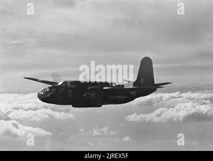 Royal Air Force Fighter Command, 1939-1945. Boston Mark III (Intruder), Z2165 ?TH-X?, de l'escadron no 418 de l'ARC basé à Bradwell Bay, Essex, en vol. Banque D'Images