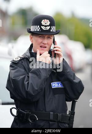 Le chef de police Serena Kennedy, de la police de Merseyside à Kinggaining Avenue, Knotty Ash, Liverpool, où Olivia Pratt-Korbel, âgée de neuf ans, a été mortellement abattu lundi soir. Les gens de Liverpool ont été invités à se tourner vers le tireur masqué qui a tué Olivia alors qu'il avait pourchassé sa cible dans sa maison. Date de la photo: Mercredi 24 août 2022. Banque D'Images