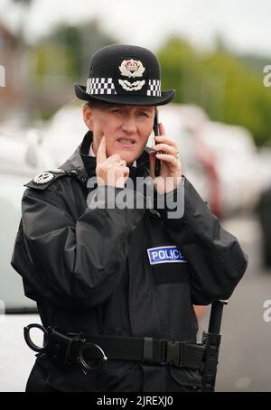 Le chef de police Serena Kennedy, de la police de Merseyside à Kinggaining Avenue, Knotty Ash, Liverpool, où Olivia Pratt-Korbel, âgée de neuf ans, a été mortellement abattu lundi soir. Les gens de Liverpool ont été invités à se tourner vers le tireur masqué qui a tué Olivia alors qu'il avait pourchassé sa cible dans sa maison. Date de la photo: Mercredi 24 août 2022. Banque D'Images