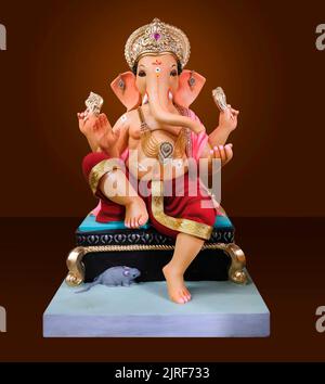 Dieu hindou Ganesha sur fond marron, Ganesha Idol. Ganesh festival. Banque D'Images