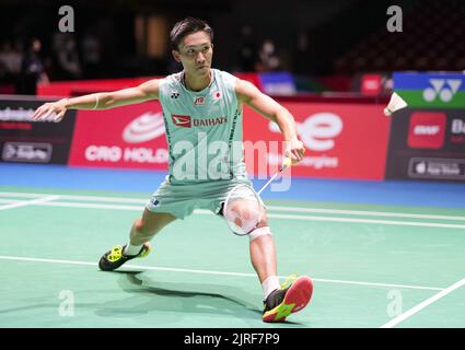 Tokyo, Japon. 24th août 2022. Momota Kento du Japon participe à la deuxième manche du match des hommes contre Prannoy H. S. de l'Inde aux Championnats du monde BWF 2022 à Tokyo, Japon, 24 août 2022. Credit: Zhang Xiaoyu/Xinhua/Alay Live News Banque D'Images
