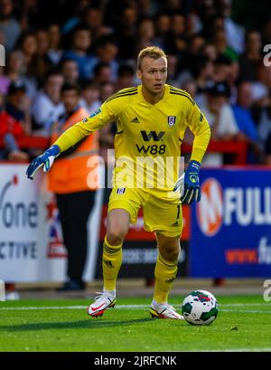 Le gardien de but de Fulham Marek Rodak en action lors du deuxième tour de la Carabao Cup au Broadfield Stadium, Crawley. Date de la photo: Mardi 23rd août 2022. Banque D'Images