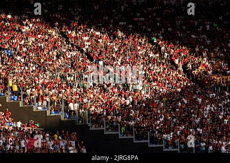 Rome, Italie. 22nd août 2022. Supporters de AS Roma pendant la série Un match entre Roma et Cremonese au Stadio Olimpico, Rome, Italie, le 22 août 2022. Credit: Giuseppe Maffia/Alay Live News Banque D'Images