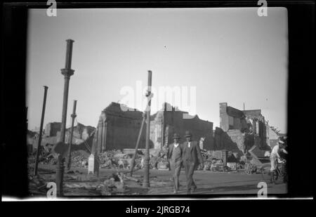 Napier in Ruins - Majestic Tearoom, 1931, Hawke's Bay, par Fred Brockett. Banque D'Images