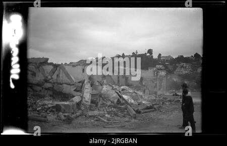 Napier in Ruins, 1931, Hawke's Bay, par Fred Brockett. Banque D'Images