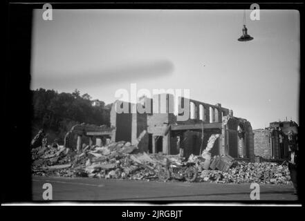 Napier in Ruins - provincial Hotel, 1931, Hawke's Bay, par Fred Brockett. Banque D'Images