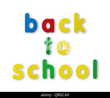 Retour à l'école de couleur aimant lettres sur blanc avec le concept de chemin d'écrêtage Banque D'Images